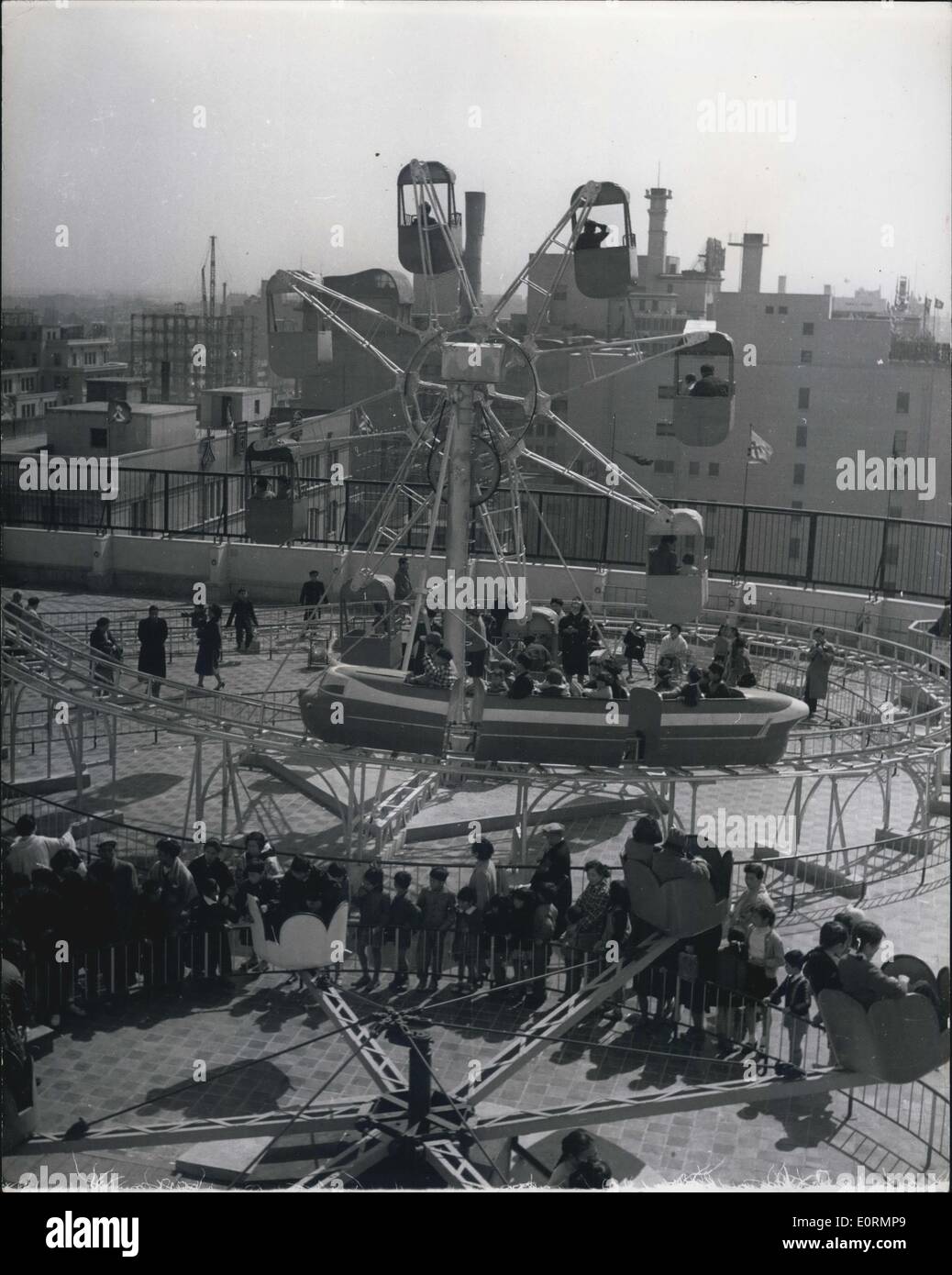 Jan. 01, 1960 The latest in Giant Stores Tokyo's windowless shop
