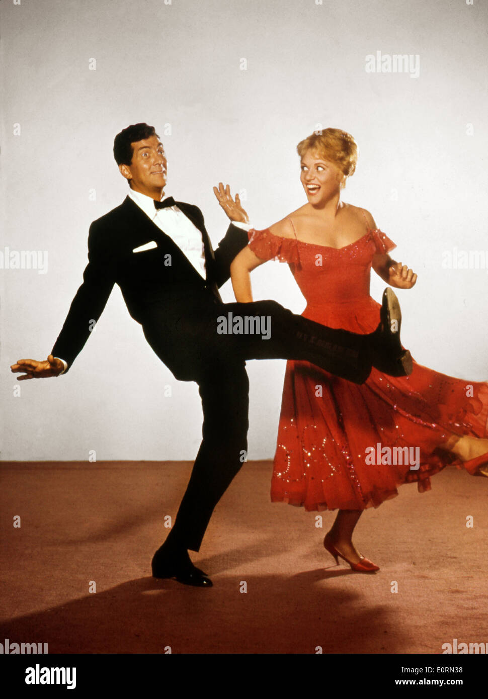 BELLS ARE RINGING (1960) DEAN MARTIN, JUDY HOLLIDAY, VINCENT MINNELLI (DIR) BAR 002 MOVIESTORE COLLECTION LTD Stock Photo