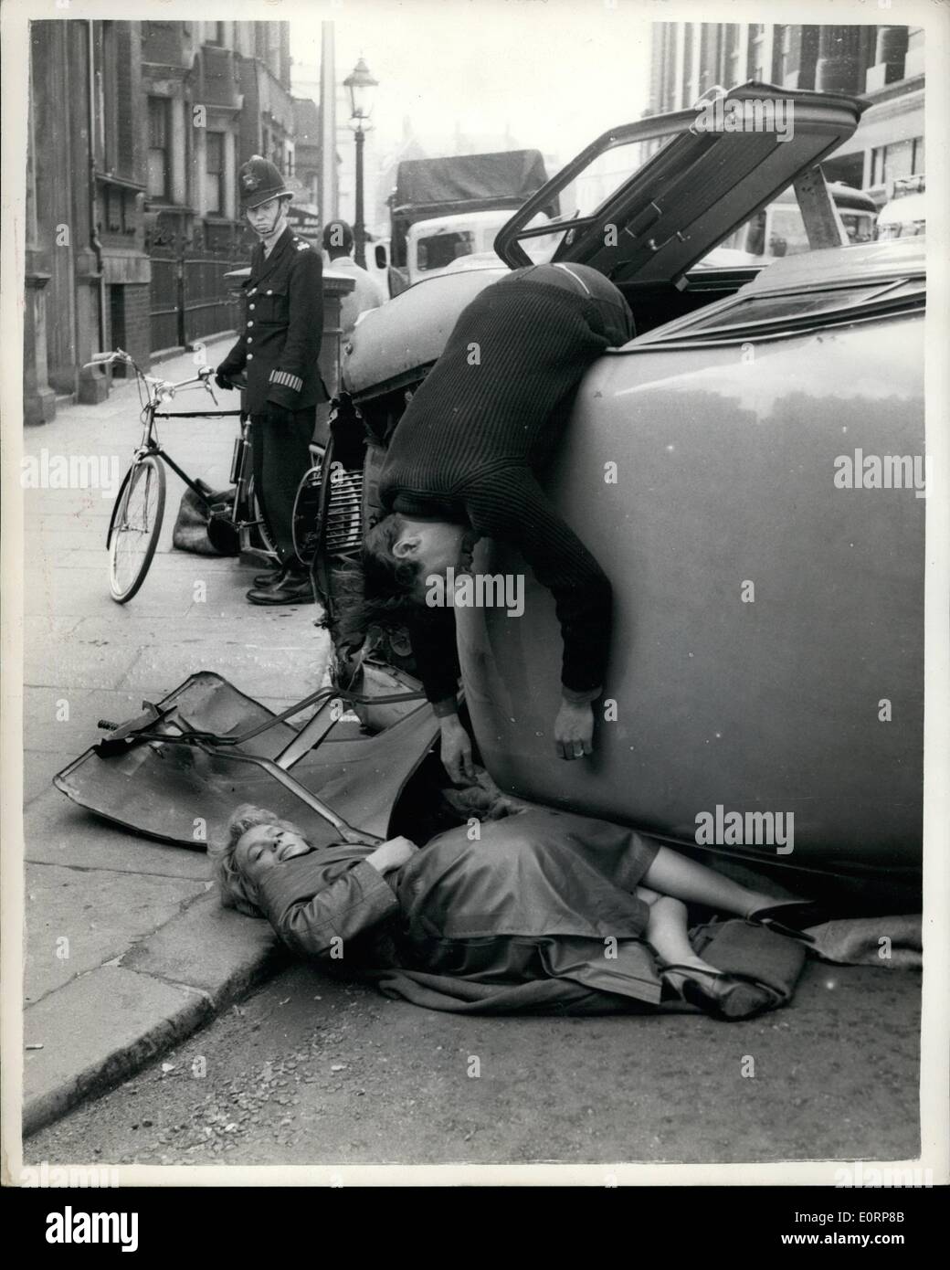 Apr. 04, 1960 - Famous film stars ''killed'' in car crash in Knightsbridge.: During a sequence being filmed for the forthcoming Stock Photo