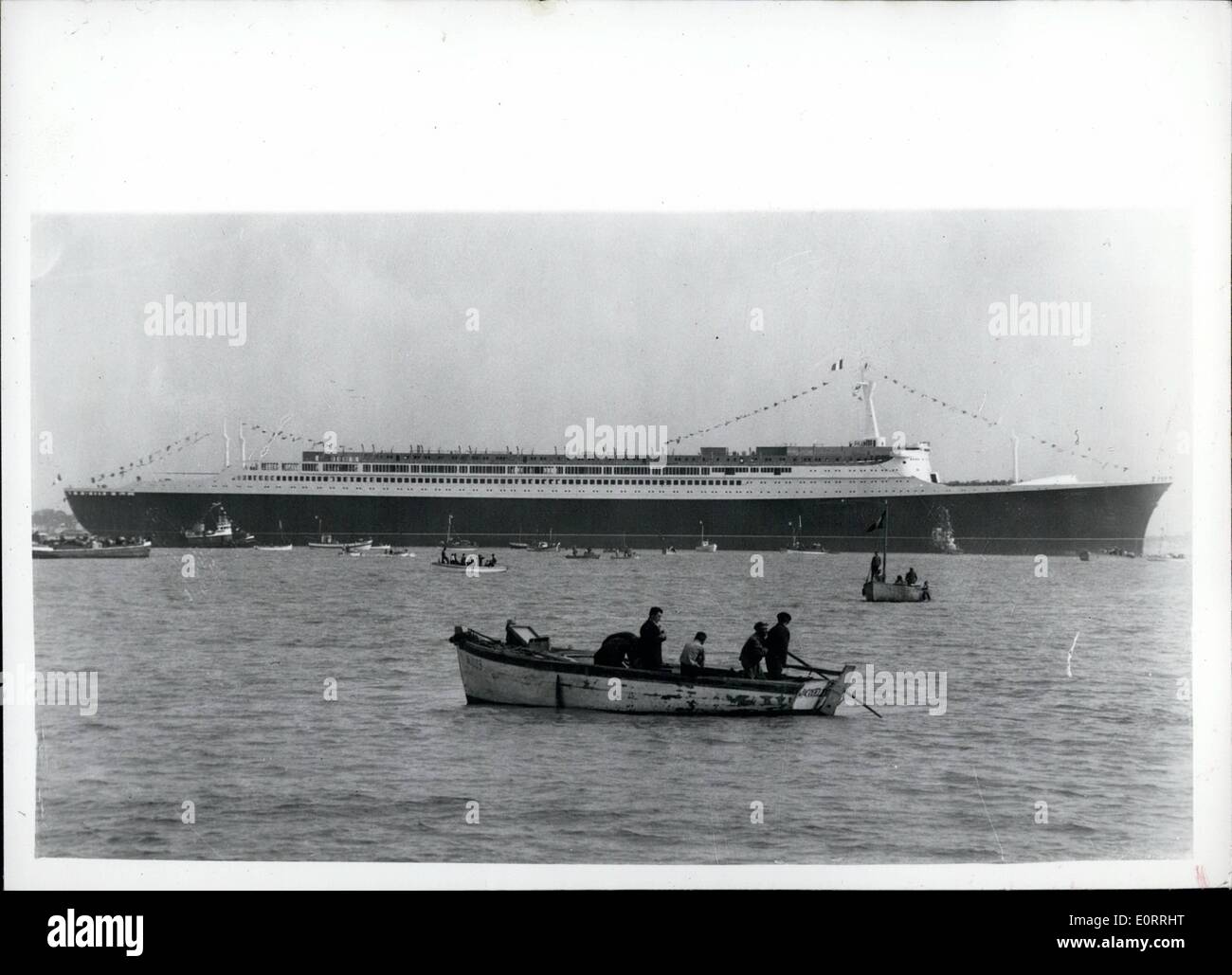 May 05, 1960 - Launching the World's longest liner: Madame de Gaulle, wife of the French President, today launched the world's longest liner - S.S. France, at the St. Nazaire shipyards. The 60,000 - ton Compagnie General Transatlantique liner is the largest to be built for the North Atlantic trade for more than 20 years. It is 1035 feet in length. Photo shows side view of the S.S. France, after today's launching at St. Nazaire. Stock Photo