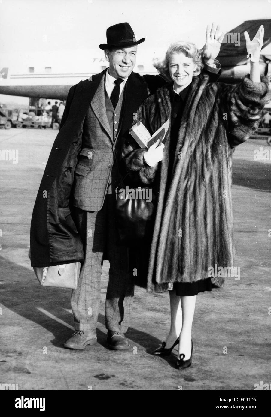 Actors Jose Ferrer and Rosemary Clooney at airport Stock Photo
