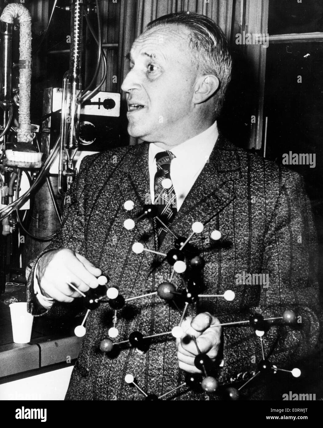 Chemist Ernst Otto Fischer works in his lab Stock Photo - Alamy