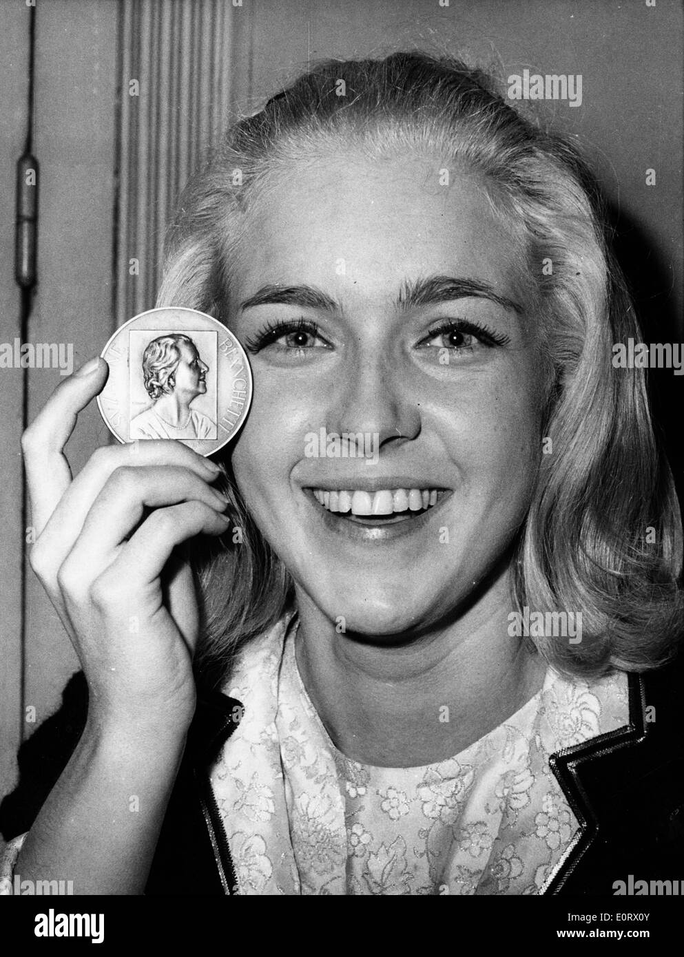 Actress Marie Dubois with Suzanne Bianchetti coin Stock Photo