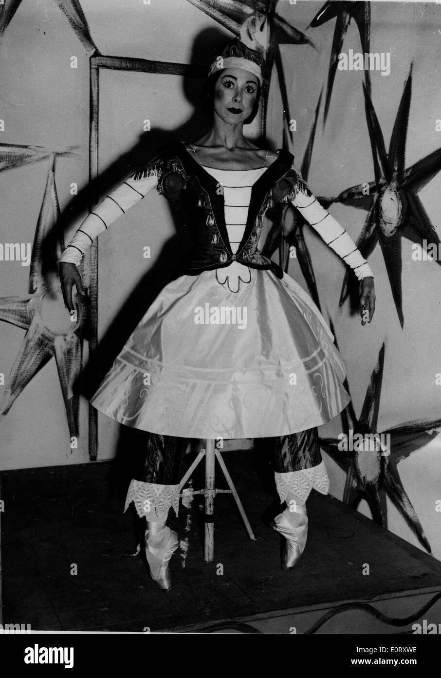 Prima Ballerina Margot Fonteyn In Costume For A Show Stock Photo Alamy Prima Ballerina Margot Fonteyn In Costume For A Show Stock Photo Alamy