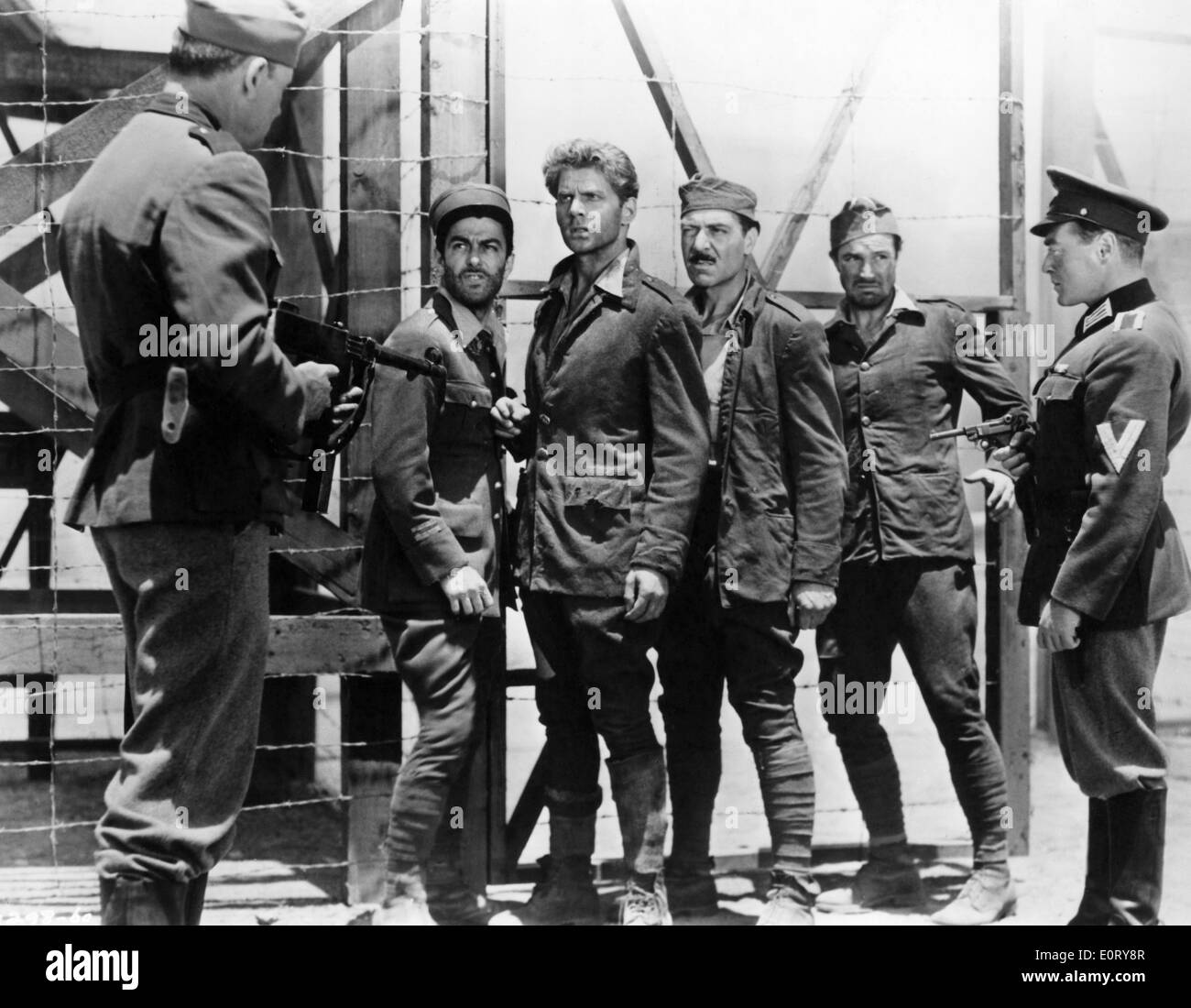 THE CROSS OF LORRAINE (1943) GENE KELLY, RAY GARNETT (DIR) CRLO 002 MOVIESTORE COLLECTION LTD Stock Photo