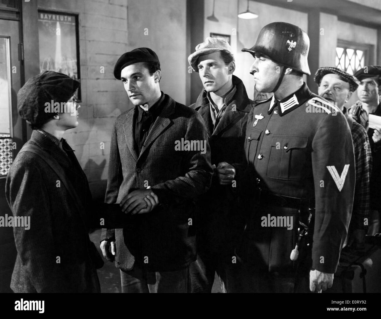 THE CROSS OF LORRAINE (1943) GENE KELLY, RAY GARNETT (DIR) CRLO 003 MOVIESTORE COLLECTION LTD Stock Photo