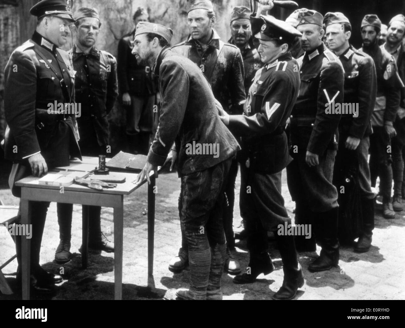 THE CROSS OF LORRAINE (1943) GENE KELLY, RAY GARNETT (DIR) CRLO 007 MOVIESTORE COLLECTION LTD Stock Photo
