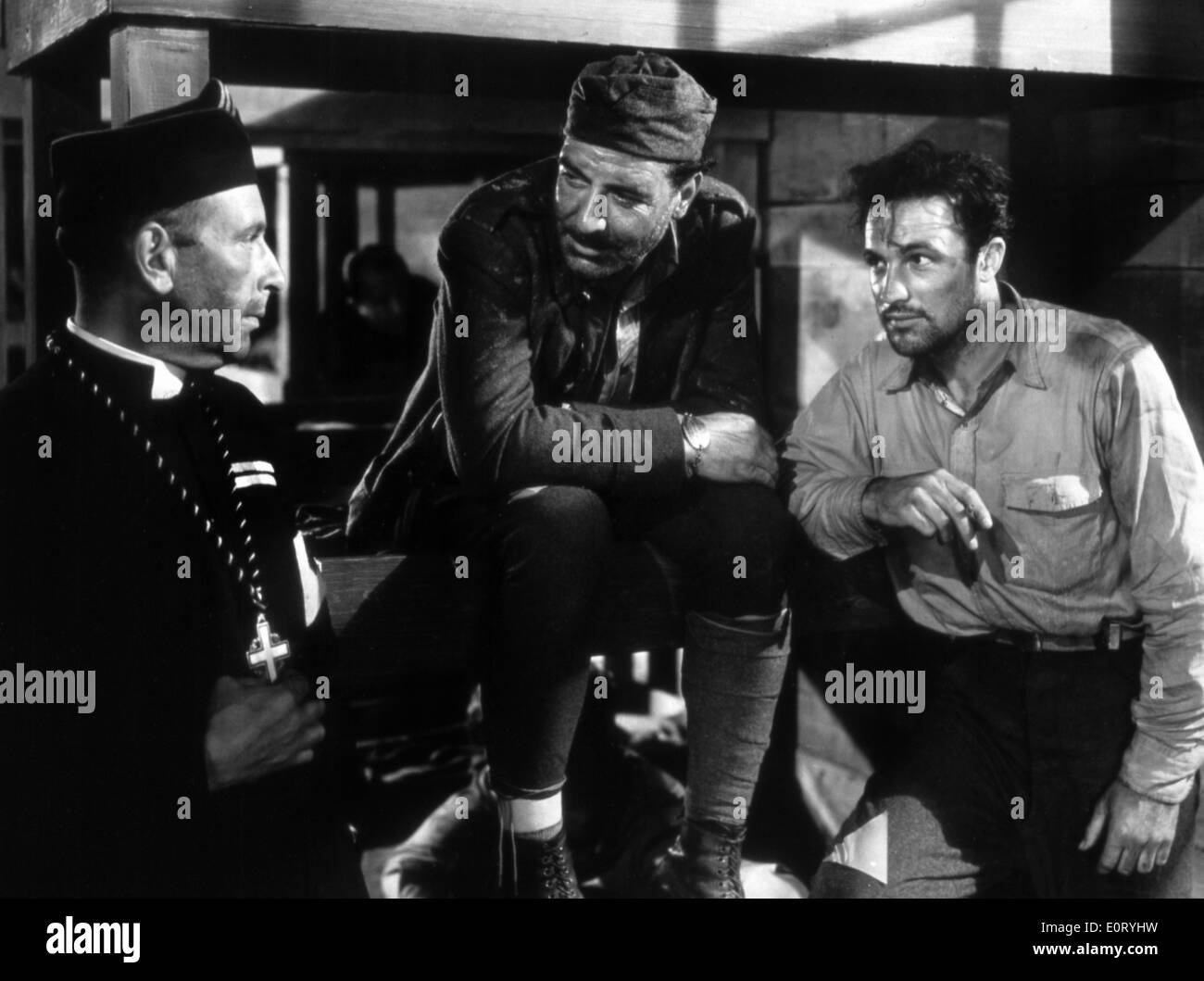 THE CROSS OF LORRAINE (1943) JOSEPH GALLEIA, GENE KELLY; RAY GARNETT (DIR) CRLO 008 MOVIESTORE COLLECTION LTD Stock Photo