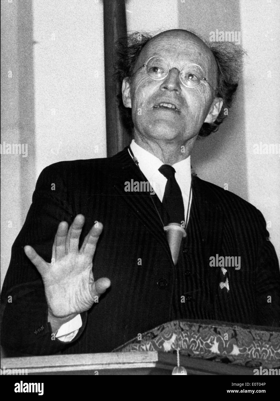 The 7th Earl of Longford speaking at a press conference Stock Photo