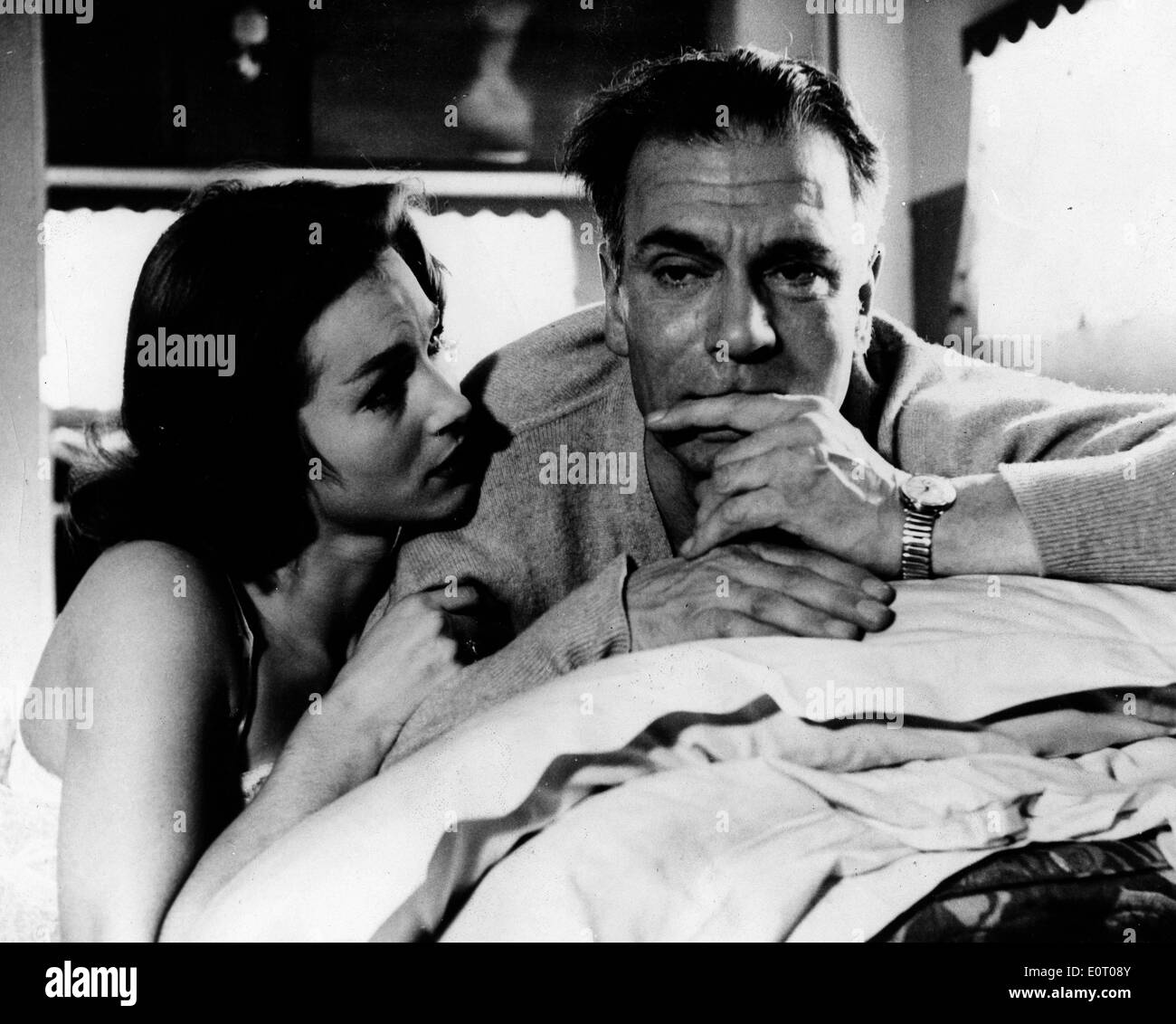 Actors Laurence Olivier and Shirley Anne Field in a film Stock Photo