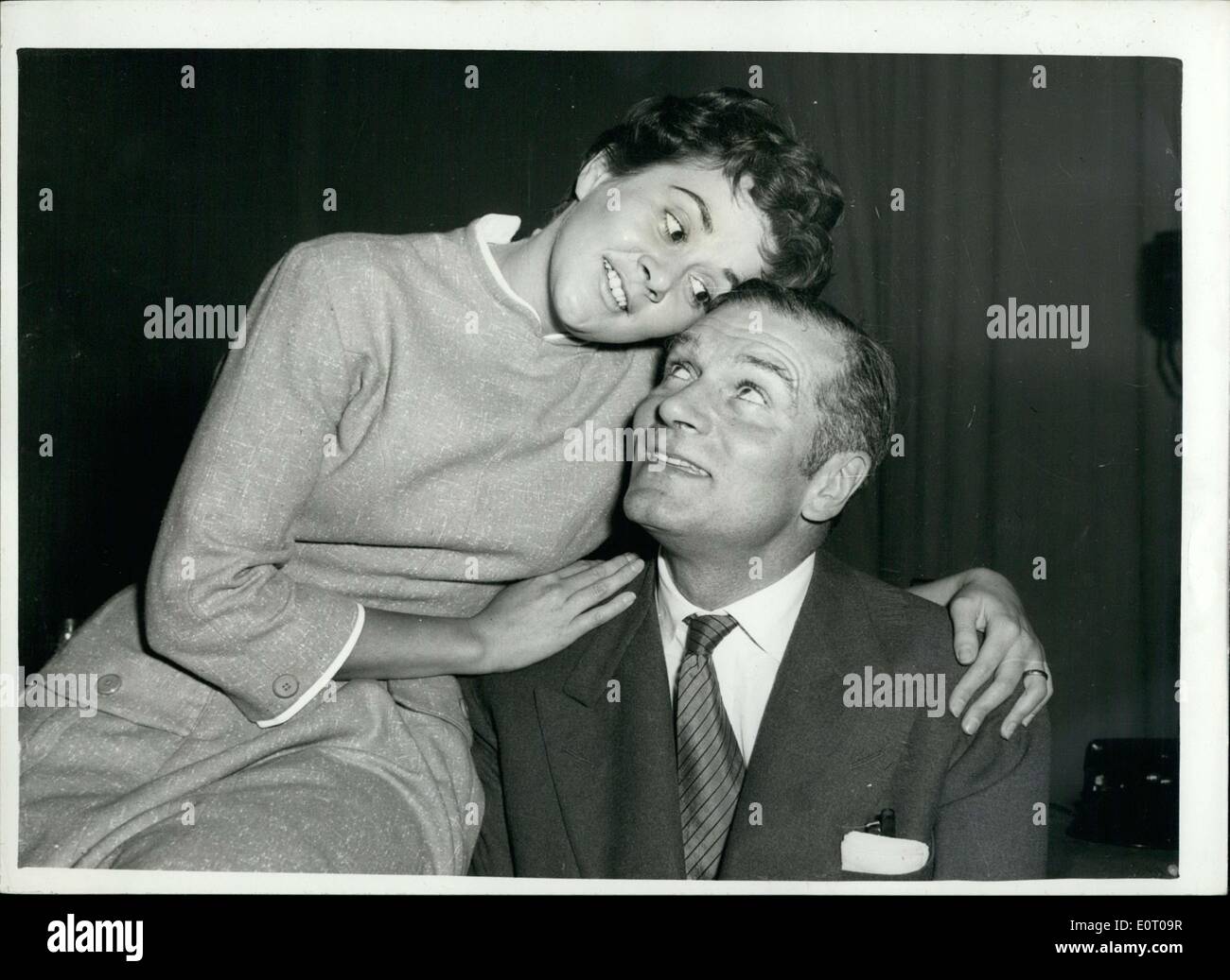 May 22, 1960 - Sir Laurence Olivier Seeks Divorce? According to reports  from New York it has been stated that Sir Laurence Oliver is seeking a  divorce from his wife Vivien Leigh, image size:1300x1037