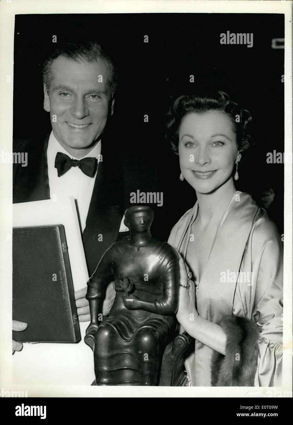 May 23, 1960 - Sir Laurence Olivier seeks divorce from wife Vivien Leigh;  Reports from New York State that Sir Laurence Olivier Stock Photo - Alamy, image size:960x1390