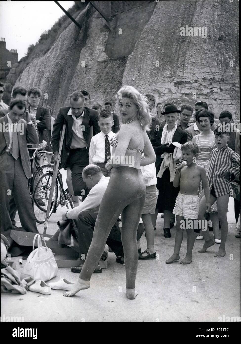 Jul. 07, 1960 - Jane the mermaid prepares for her underwater channel swim: 25-year-old American housewife, Mrs. Jane Baldasare, Stock Photo