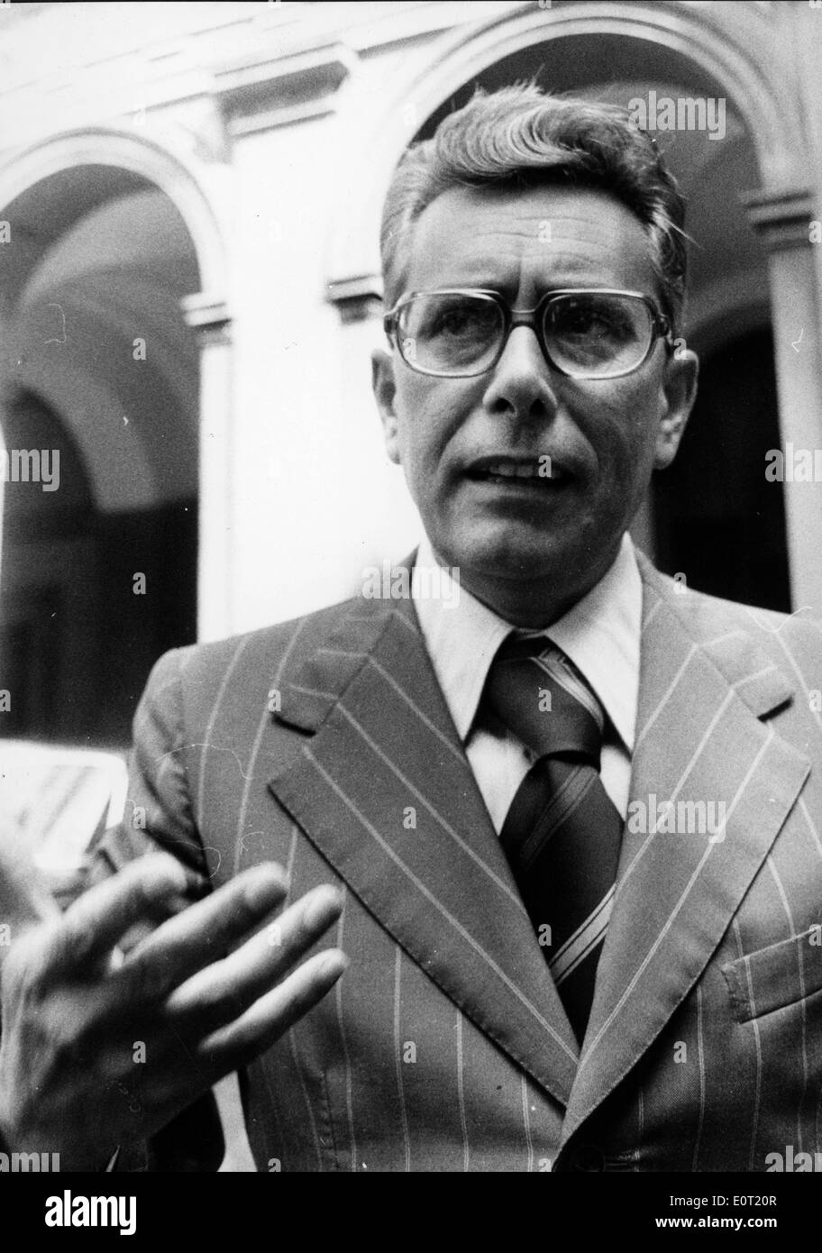 Prime Minister Arnaldo Forlani speaks outside Stock Photo Alamy