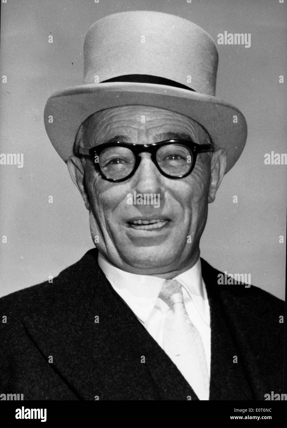 Close-up of producer Cino Del Duca in a top hat Stock Photo