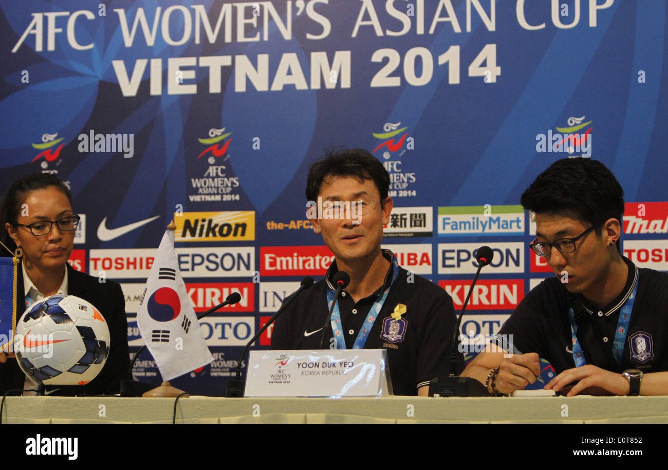 Ho Chi Minh City, Vietnam. 19th May, 2014. Yoon Duk Yeo of South Korea (C) speaks during a press conference after the match between China and South Korea during the 2014 Women's AFC Cup held at Thong Nhat Stadium in Ho Chi Minh city, Vietnam, May 19, 2014. The match ended with a 0-0 draw. © Nguyen Le Huyen/Xinhua/Alamy Live News Stock Photo