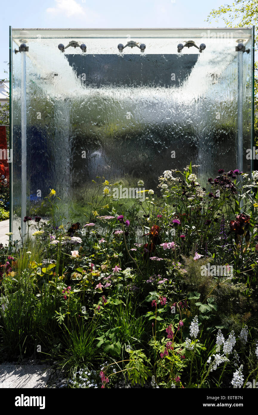 London, UK. 19th May, 2014. 2014 RHS Chelsea Flower Show. A glass water feature. Picture by Julie Edwards/Alamy Live News Stock Photo