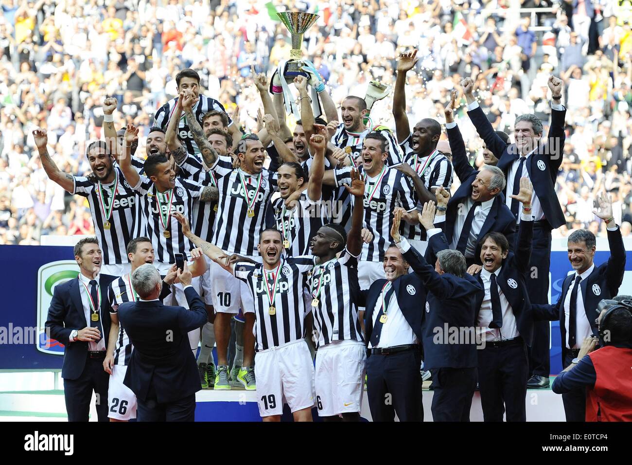 Turin, Italy. 18th May, 2014. Serie A football. Juventus v Cagliari. Juventus receive the Scudetto league winners trophy © Action Plus Sports/Alamy Live News Stock Photo
