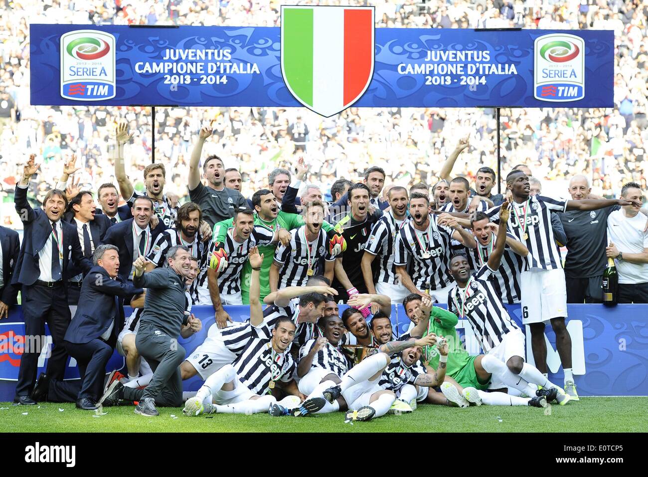 Turin, Italy. 18th May, 2014. Serie A football. Juventus v Cagliari.  Juventus receive the Scudetto league winners trophy © Action Plus  Sports/Alamy Live News Stock Photo - Alamy