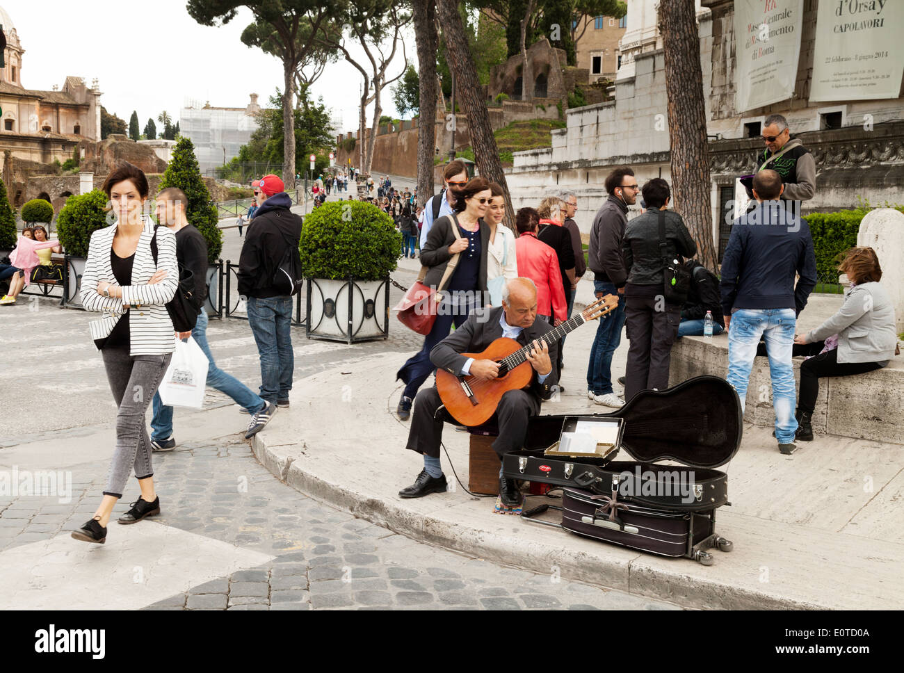 Street musician rome hi-res stock photography and images - Alamy