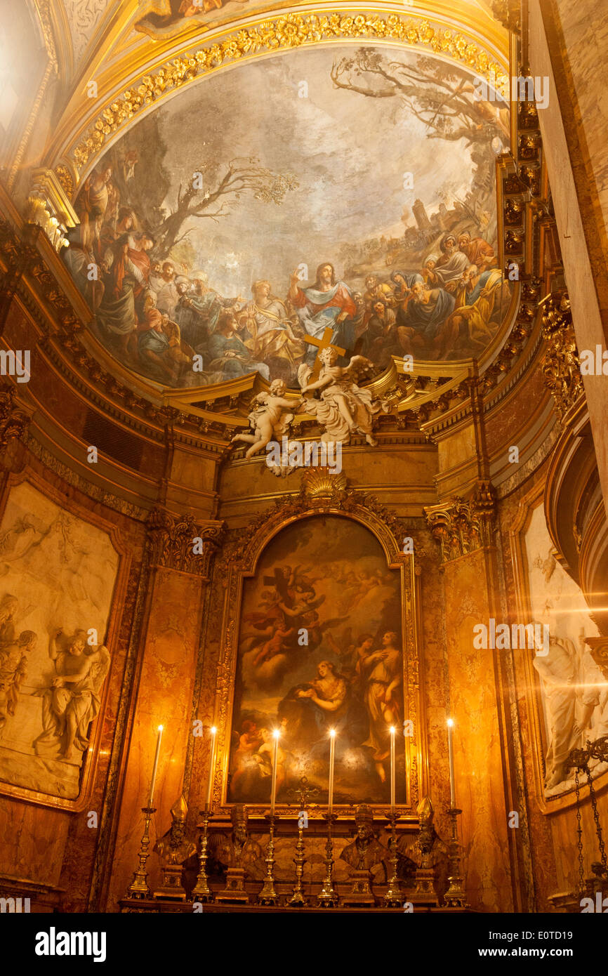 St mary magdalene church interior hi-res stock photography and images ...