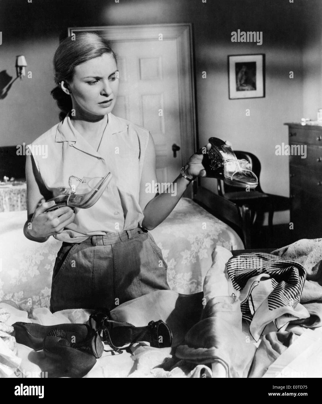 Joanne Woodward, on-set of the Film, 'The Three Faces of Eve', 1957 Stock Photo