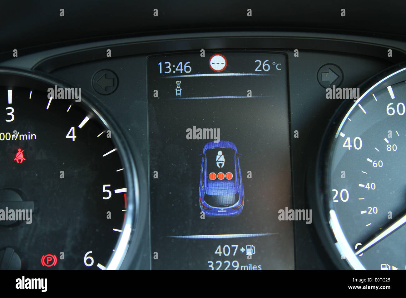 Temperaturanzeige im Auto 95 Grad Celsius, Deutschland Stockfotografie -  Alamy