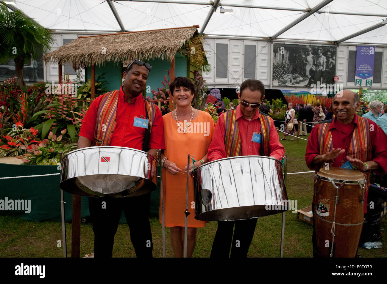 Chelsea, London, UK. 19th May 2014. Sandy Shaw with a carribean band at the RHS Chelsea Flower Show 201 Credit: Keith Larby/Alamy Live News Stock Photo