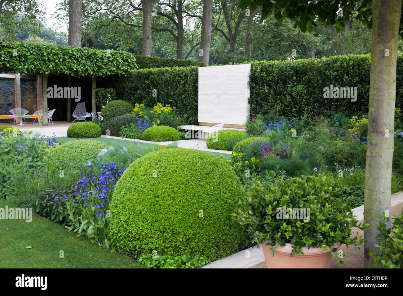 London, UK. 19th May 2014. RHS Chelsea Flower Show sponsored by M&G. The Telegraph Show Garden designed by Tommaso del Buono and Paul Gazerwitz takes inspiration from revisiting elements traditionally found in the great historic Italian gardens. Credit:  Graham Eva/Alamy Live News Stock Photo