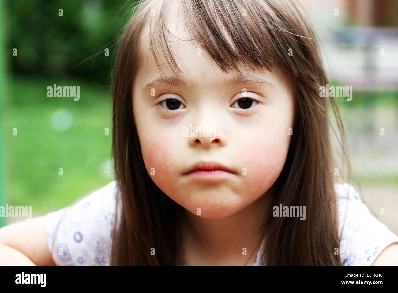 Portrait of beautiful young girl in the park Stock Photo - Alamy