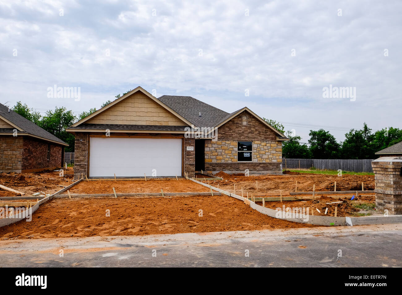 Dirt driveway hires stock photography and images Alamy