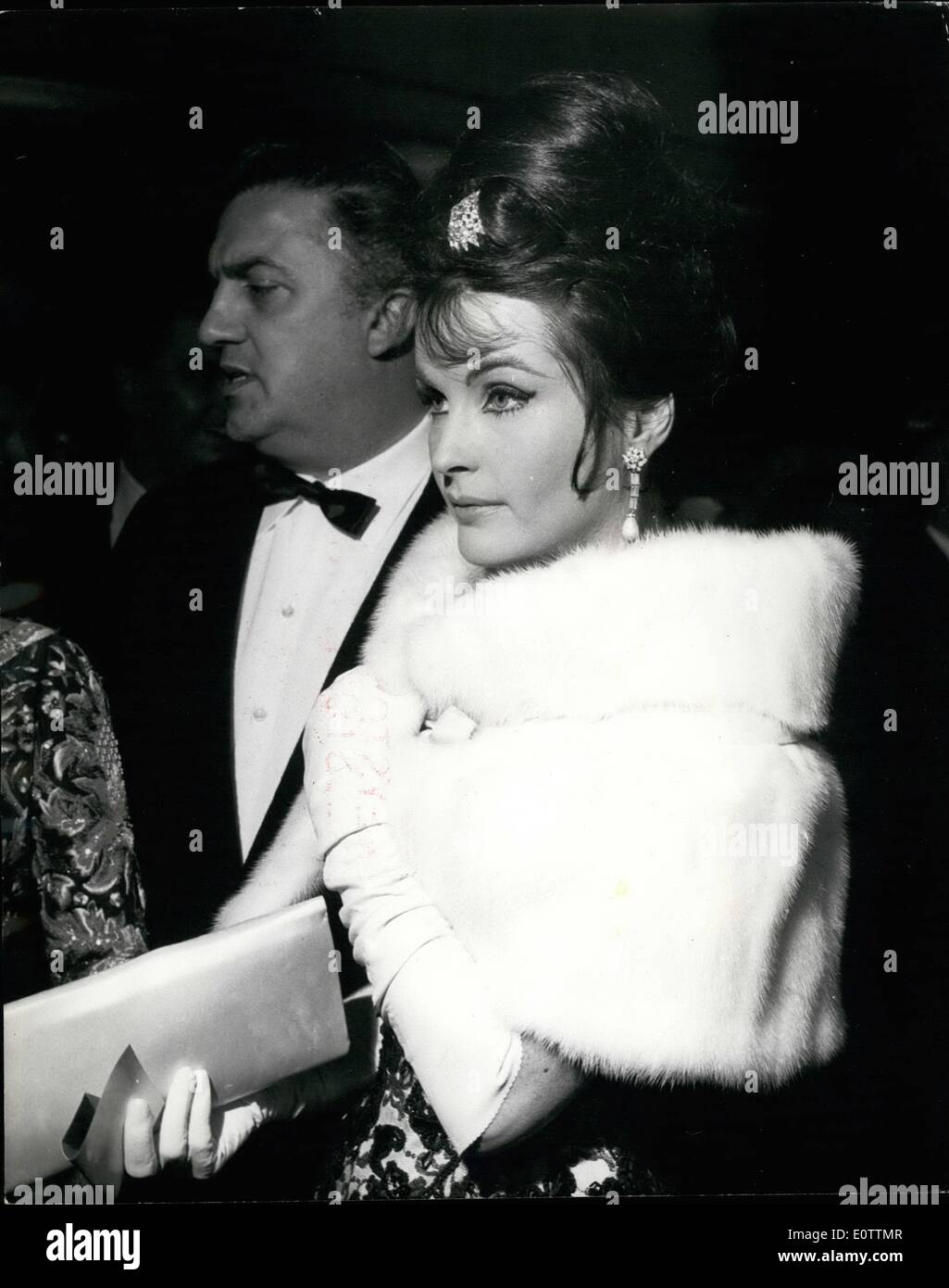 Sep. 09, 1960 - Premiere of ''La Dolce Vita'' - in London Photo shows British film star Yvonne Furneaux wears a Mink stole - when arriving at the Columbia Theater, last night for the premiere of ''La Dolce Vita'' - the new Italian film in which she stars. Stock Photo