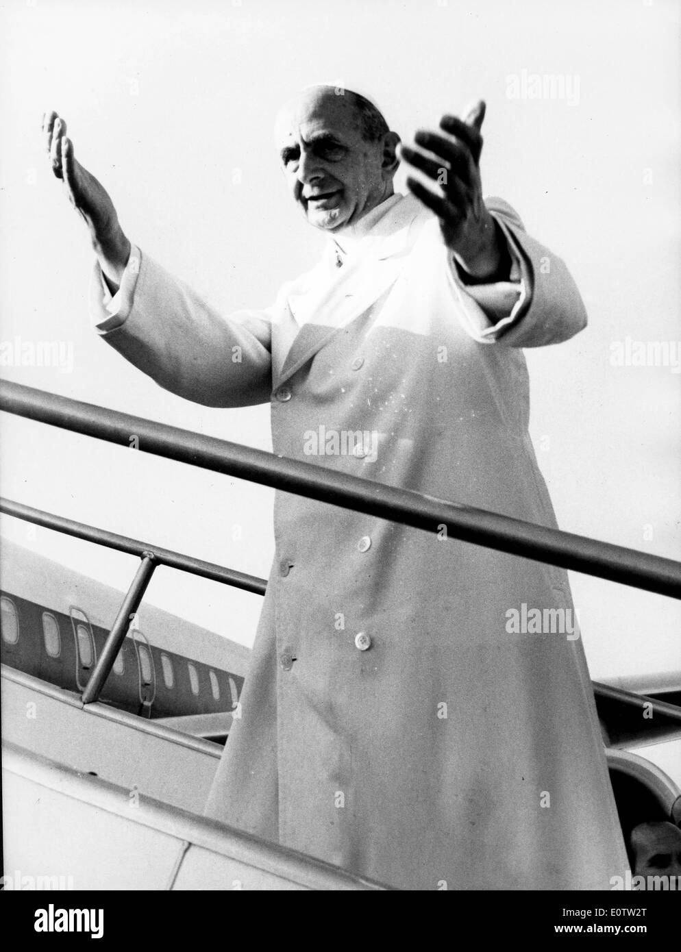 Pope Paul Vl boarding an airplane Stock Photo