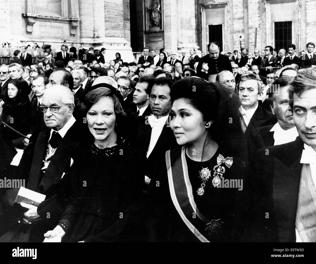 Rosalyn Carter and Imelda Marcos attend Pope's funeral Stock Photo