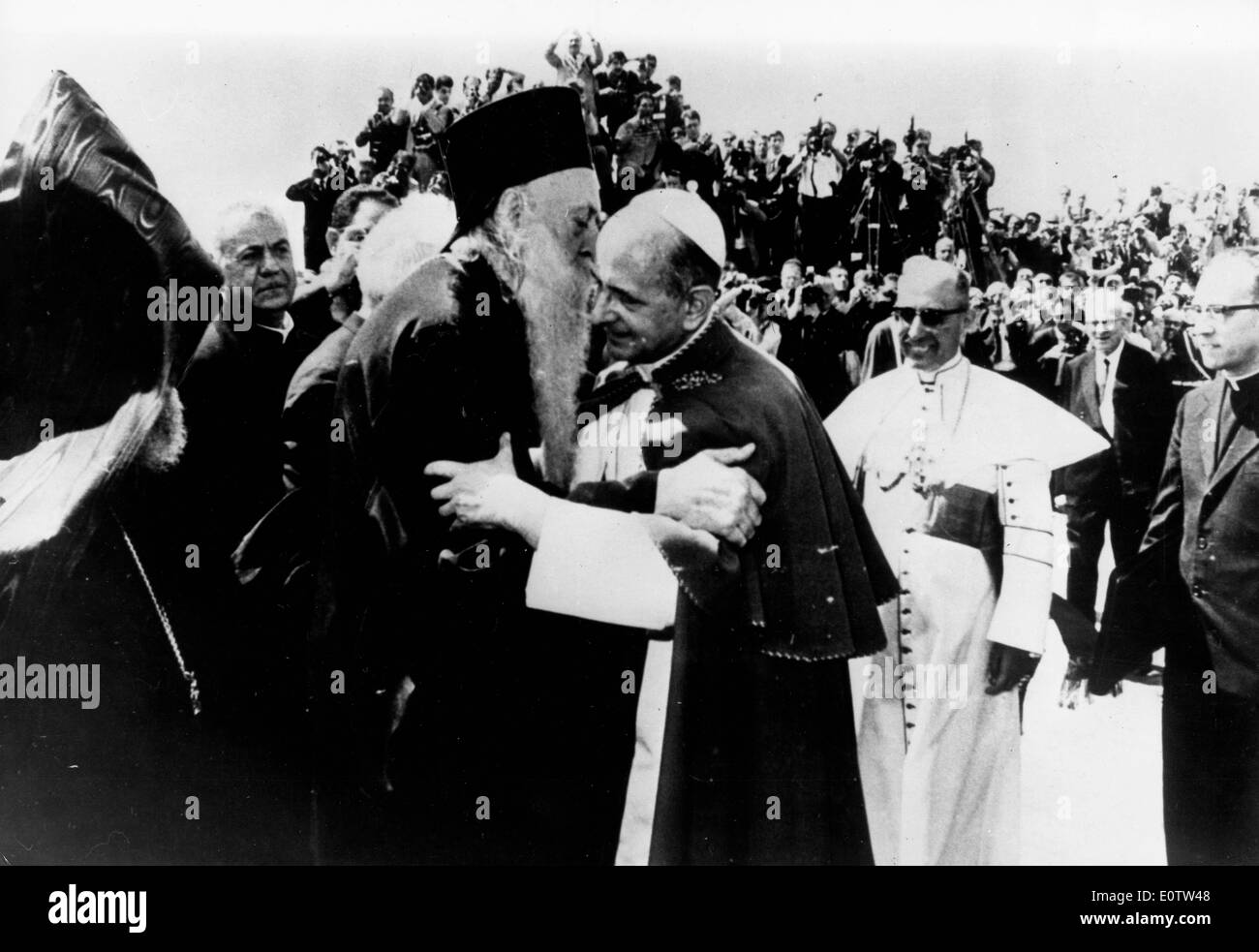 Pope Paul Vl hugs Patriarch Athenagoras Stock Photo