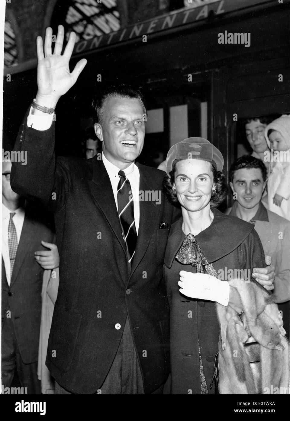 Reverend Billy Graham and wife arrive at Victoria Station Stock Photo