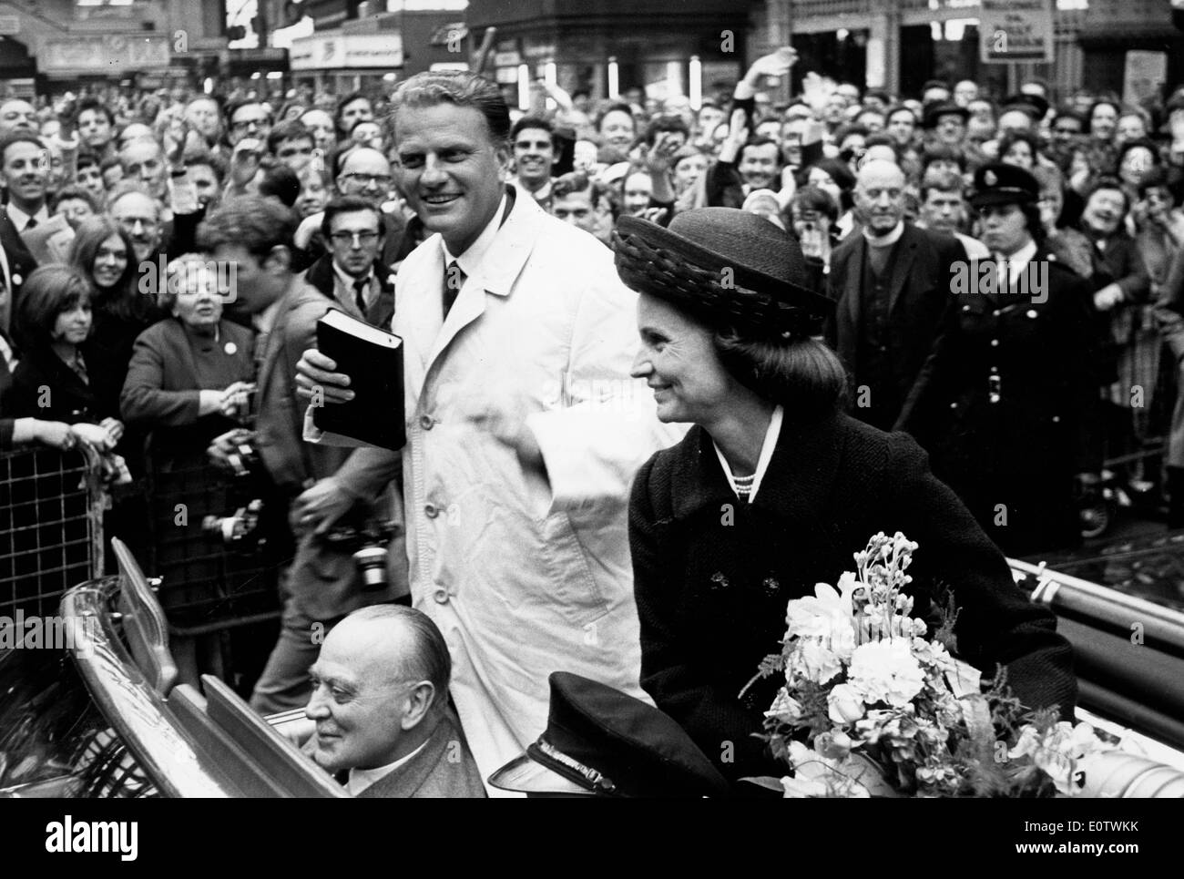 Billy Graham and wife Ruth at Waterloo Station Stock Photo