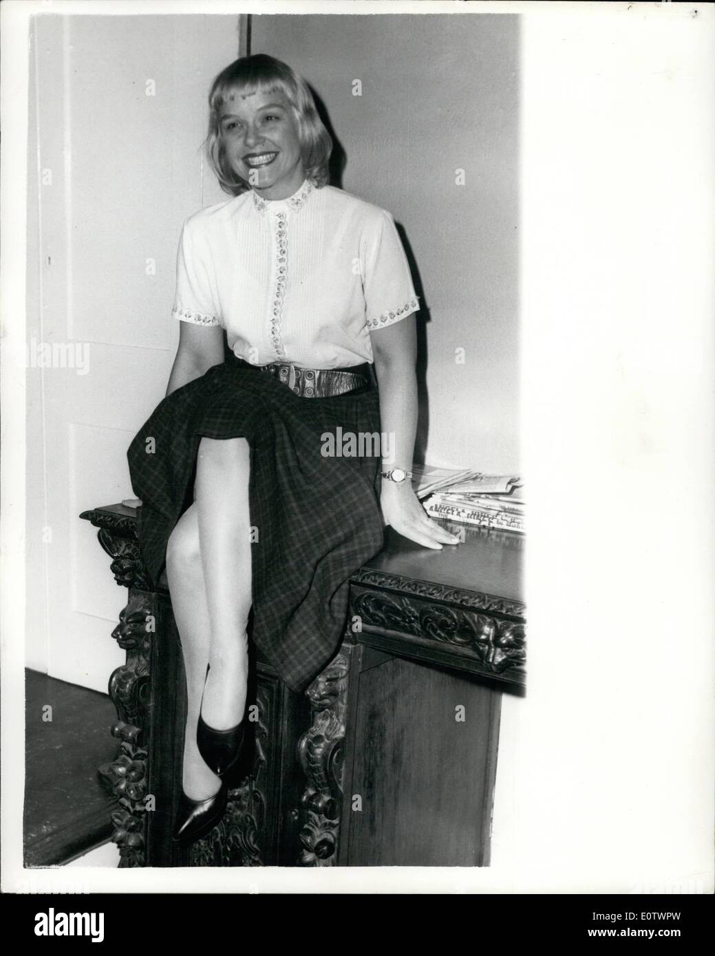 Aug. 08, 1960 - COMPOSER AND STAR OF ''ONCE UPON A MATTRESS'' HOLD PRESS CONFERENCE IN LONDON: Mary Rodgers, who has composed the music for the new American musical ''Once Upon a Mattress'', which opens at the Adelphi Theatre on September 20th, and Jane Connell, who will star in the musical in the part of Princess Winnifred'', gave a Press Conference in London this morning. Mary Rodgers, daughter of Richard Rodgers of Rodgers and Hammerstein, has written of songs for many leading American singers, but ''Once Upon a Mattress'' is her first full scale musical Stock Photo