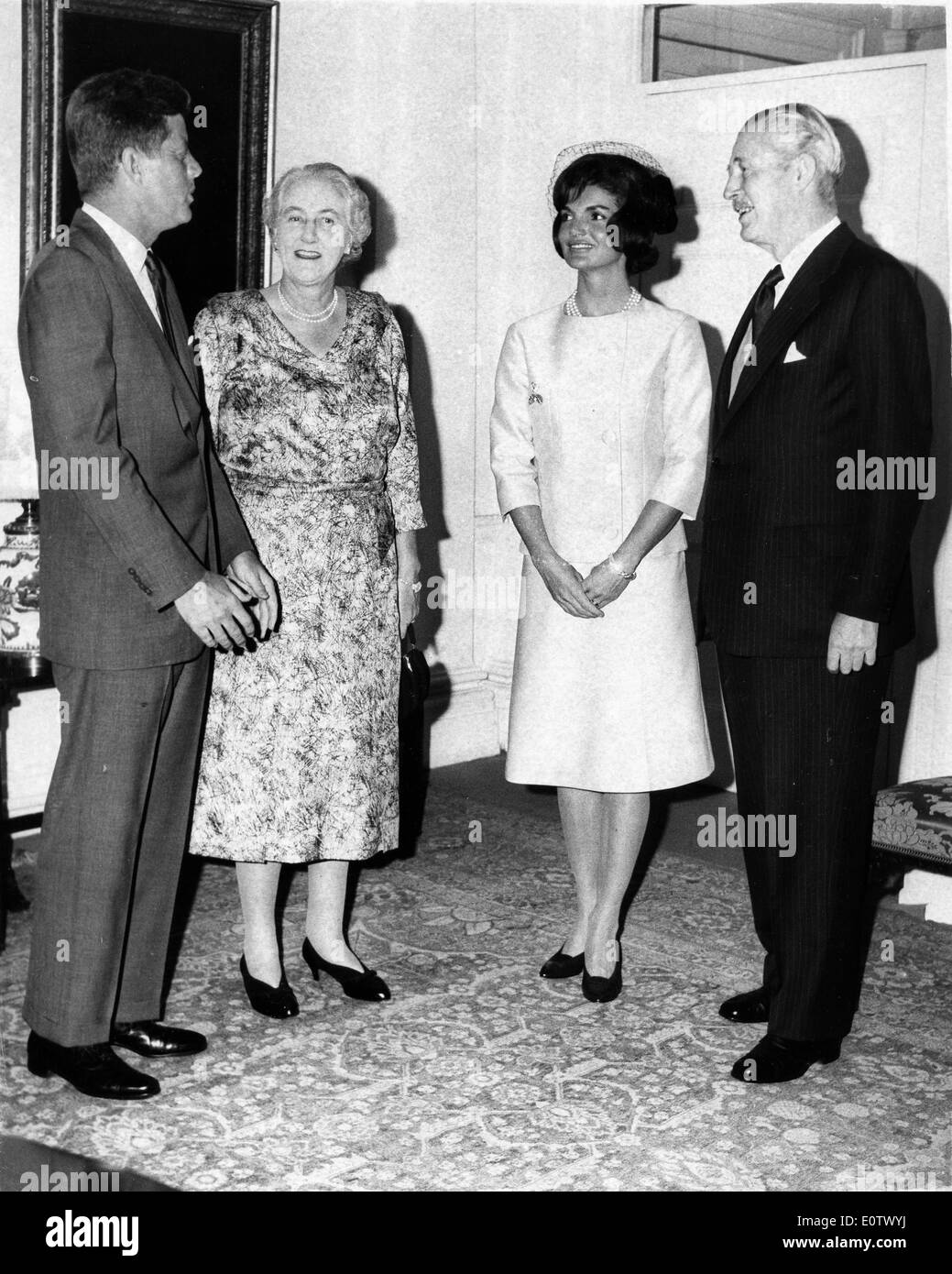 President Kennedy and Jackie visit Harold Macmillan Stock Photo ...