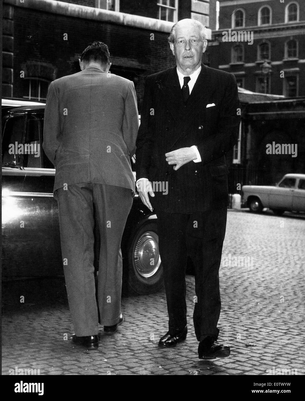 Prime Minister Harold Macmillan arrives at Admiralty House Stock Photo