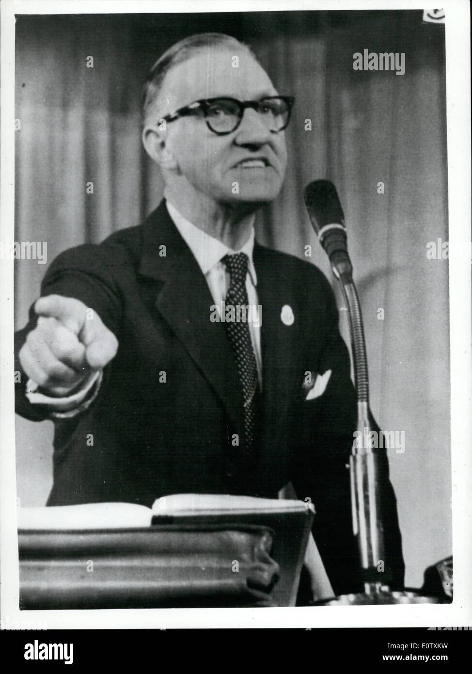 Sep. 08, 1960 - 8.9.60 Trades Union Congress in Douglas, I.O.M. Mr. Frank Cousins, the Transport Workers' leader, won his battle at the Trades Union Congress in Douglas, Isle of Man yesterday. The T.U.C. is now committed to a policy of renouncing nuclear weapons. But Congress also approved official Labour Defence policy, which insists on Britain remaining in an NATO equipped with nuclear weapons, though leaving nuclear production exclusively to the Americans. Photo Shows: Sir Tom Williamson, General Secretary of the N.U.G.M.W., speaking at Douglas, Isle of Man yesterday. Stock Photo