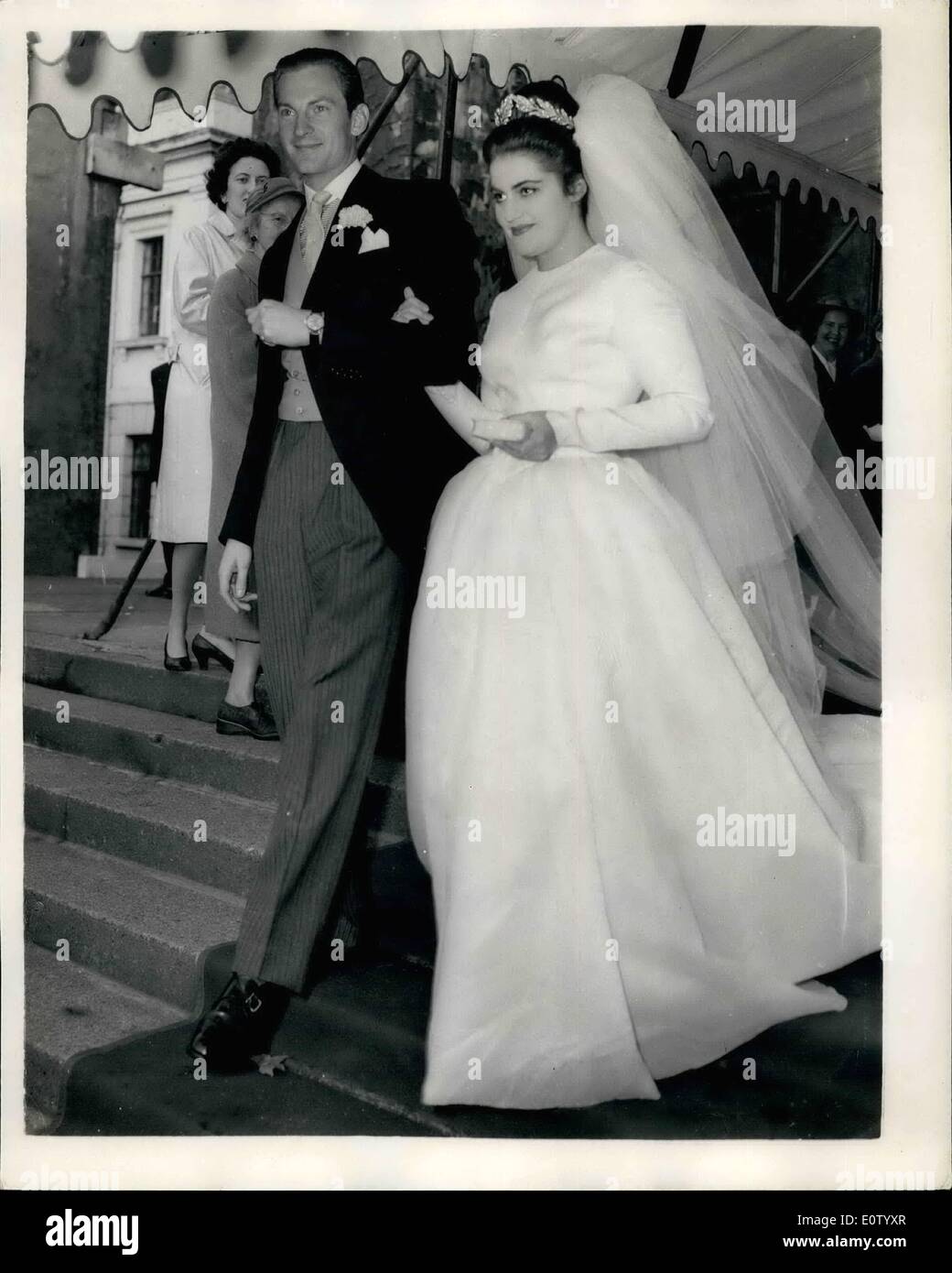 Oct. 10, 1960 - Daughter of Douglas Fairbanks weds: The wedding took place this afternoon at the Guards Chapel - of Miss Daphne Stock Photo