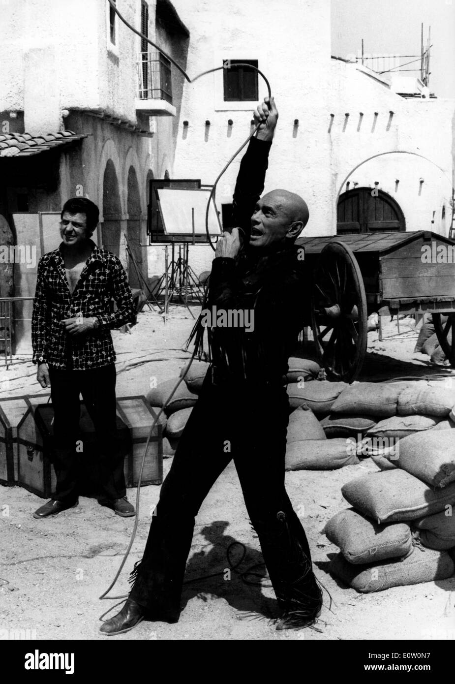 Yul Brynner during the making of the movie 'Indio Black' Stock Photo