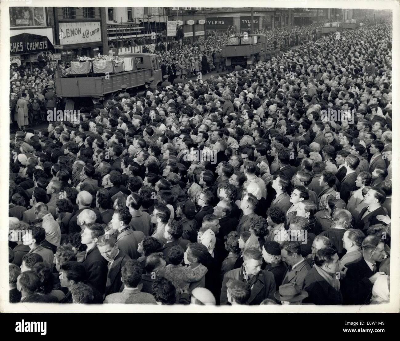 Nov. 24, 1960 - Funeral of Irish soldiers killes in Congo: The nine Irish soldiers who were by rebel tribesmen in the Congo earlier this month were buried with military honours in Glasnevin Cemetery, Dublin. Photo shows A vast crowd stands bareheaded during the funeral procession in Dublin on Tuesday Stock Photo
