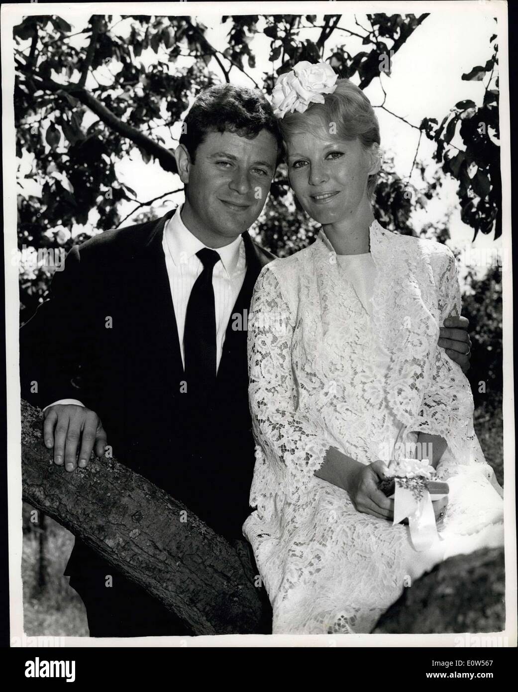 Jun 24 1961 Second Wedding For Petula Clark Singer Petula Clark Who Was Married In A Civil Ceremony Earlier This Moth To Stock Photo Alamy