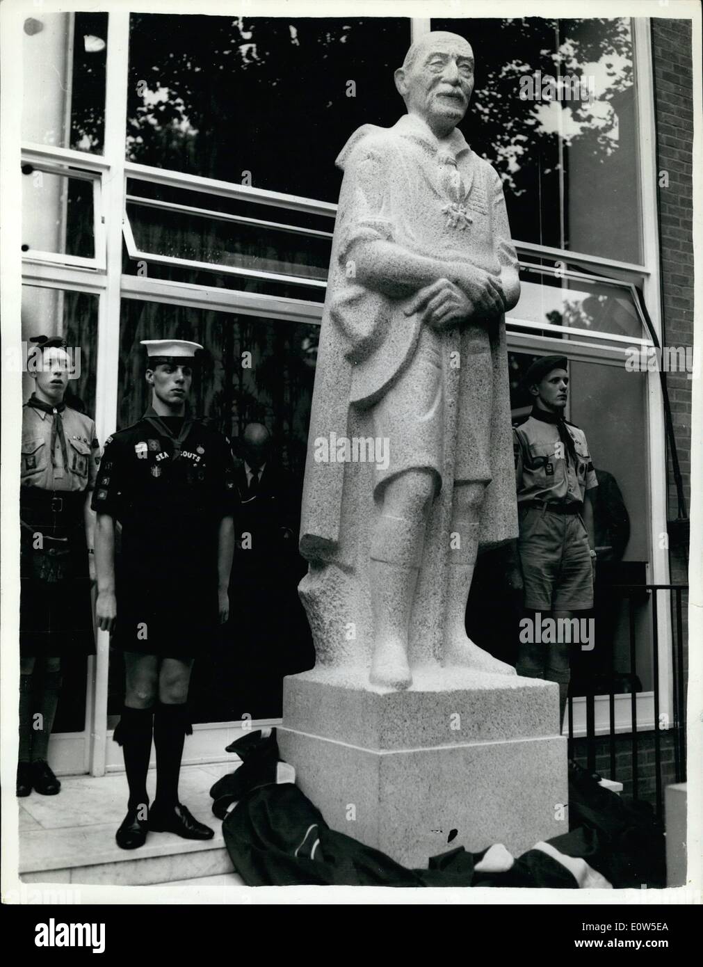 Jul 07 1961 queen opens baden powell house hires stock photography and