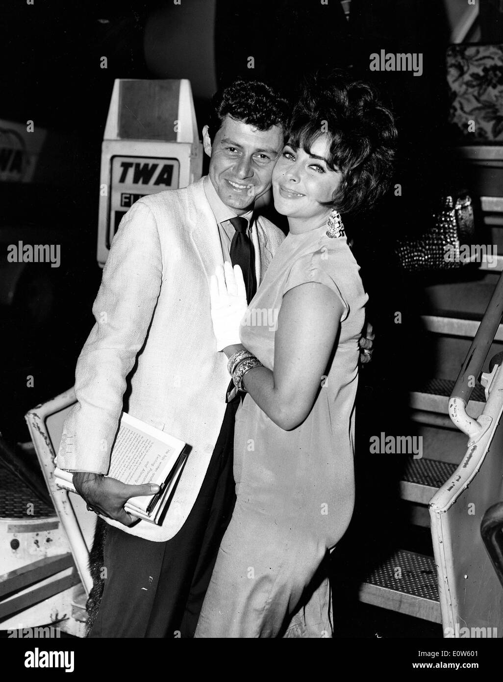 Elizabeth Taylor And Husband Eddie Fisher At The Airport Stock Photo Alamy