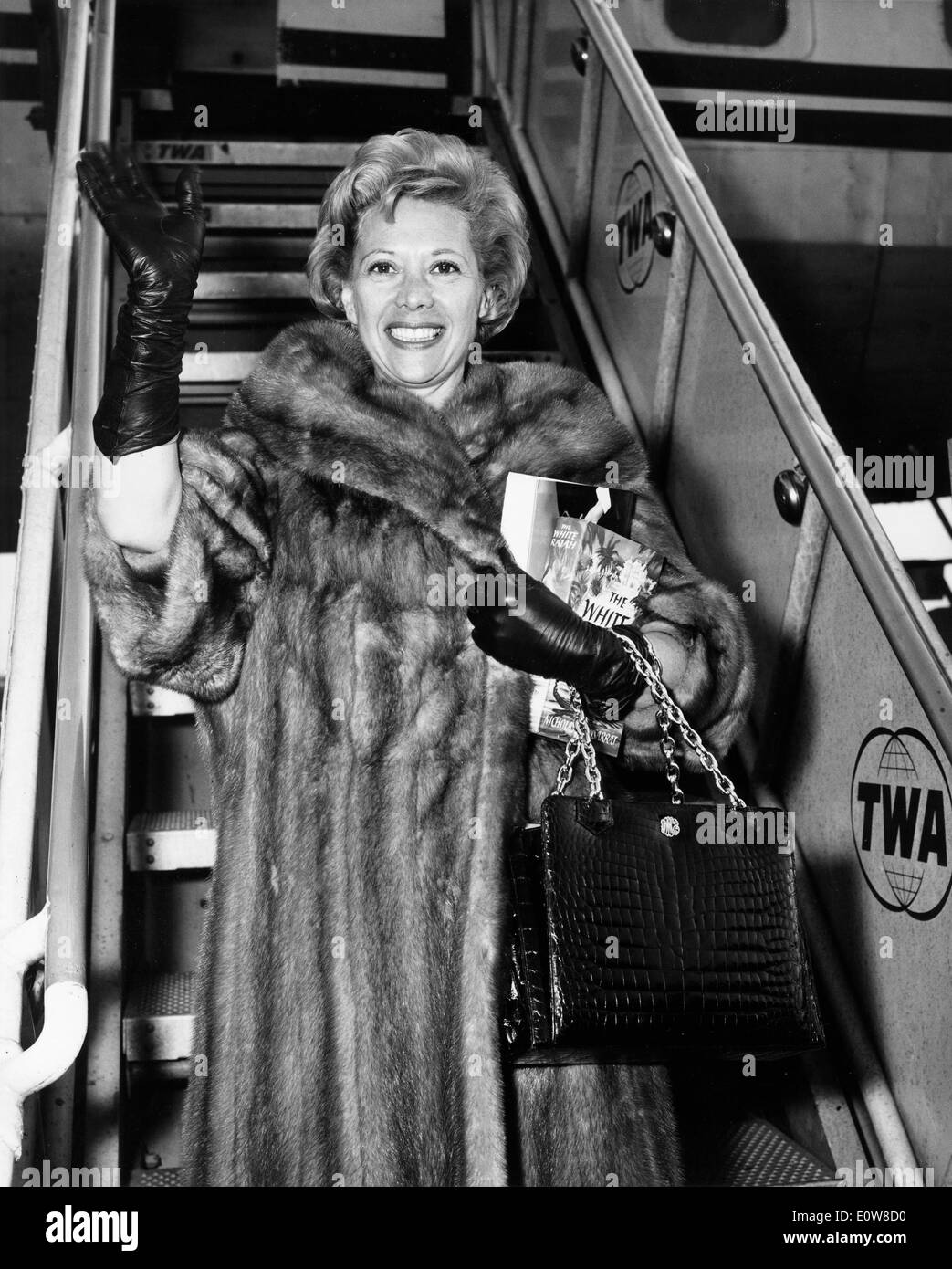 Singer Dinah Shore arriving in New York Stock Photo