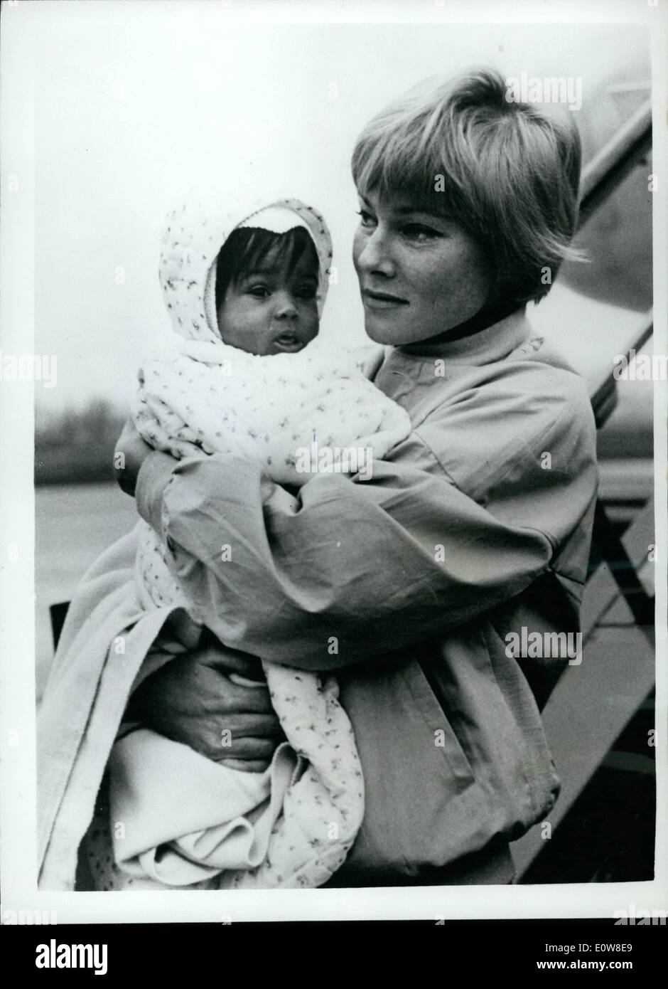 Nov. 11, 1961 - May Britt and Son of Sammy Davis, Jr, Stops Off in Copenhagen on way to Sweden: USA movies actress May Britt stopped off in Copenhagen this week on her way to Sweden. She is married to Sammy Davis, Jr, and their first child- also named ''Sammy''- was with her. Picture Shows: May Britt and Sammy at Copenhagen airport. Stock Photo
