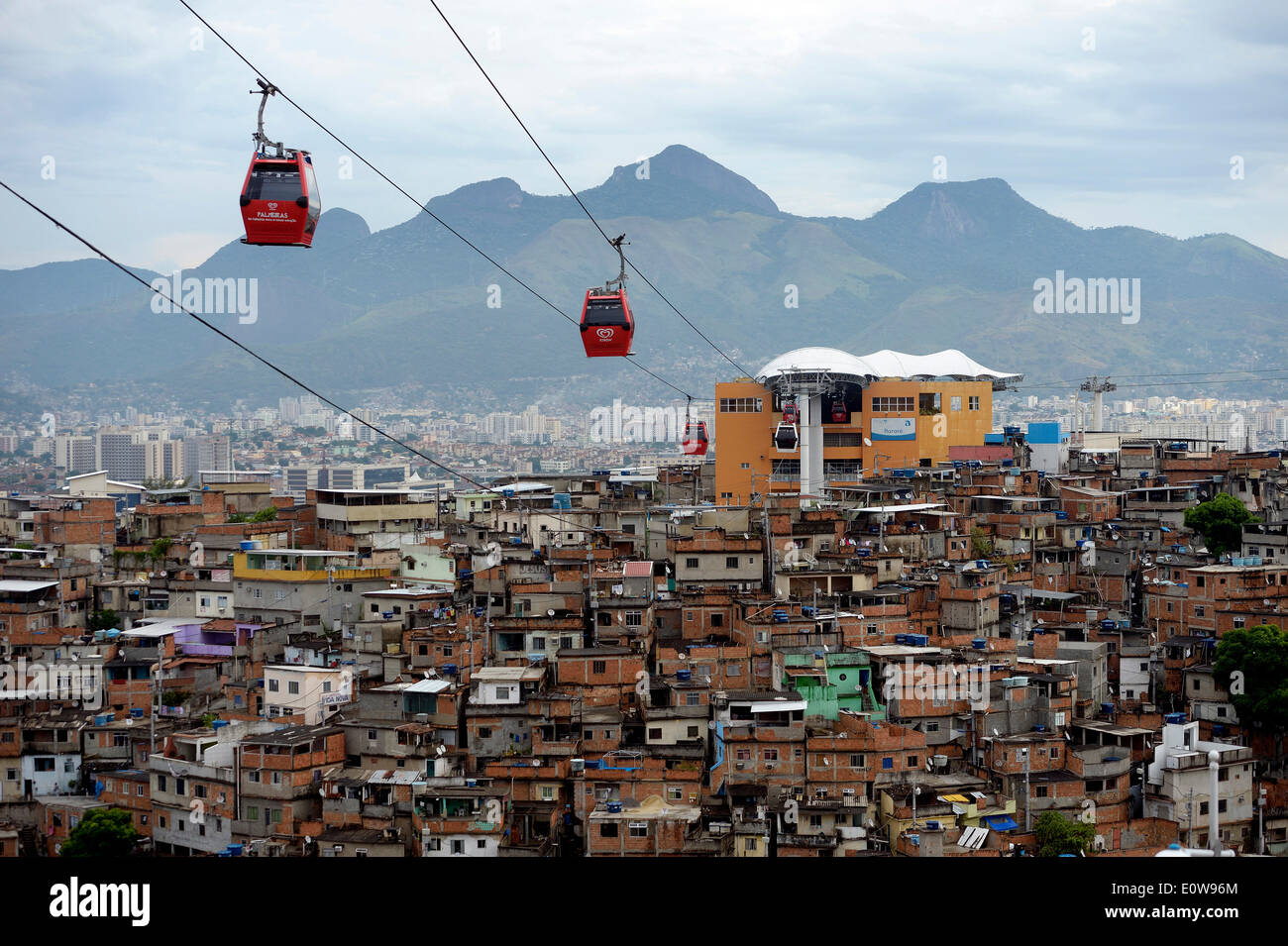 Complexo do Alemao favela, a cable car connects several built-up hills, Rio de Janeiro, Brazil Stock Photo